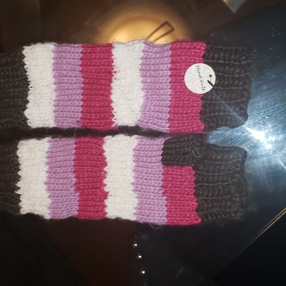 Knitted gloves